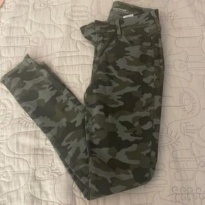Old navy rockstar mid rise camo skinny Jeans